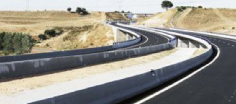 Cerca de un millar de kilómetros de autovías y autopistas en la Comunidad están paralizados. / Ical