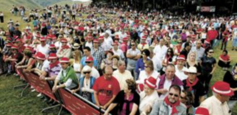Cientos de personas acudieron a la campa de Rodiezmo