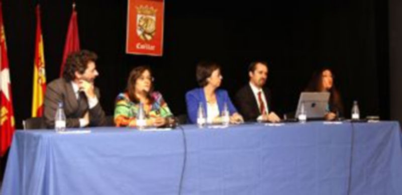 Un momento del acto inaugural del curso 2011-2012 de la Universidad de la Experiencia en la villa./Gabriel Gómez