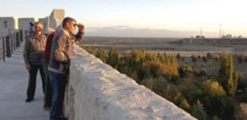 El adarve de la muralla ha sido el recurso más visitado durante todo el puente de Los Santos. / Gabriel Gómez.