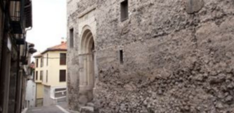 El Palacio de Pedro I acogerá la conferencia de Amigos del Caballo./ G. Gómez