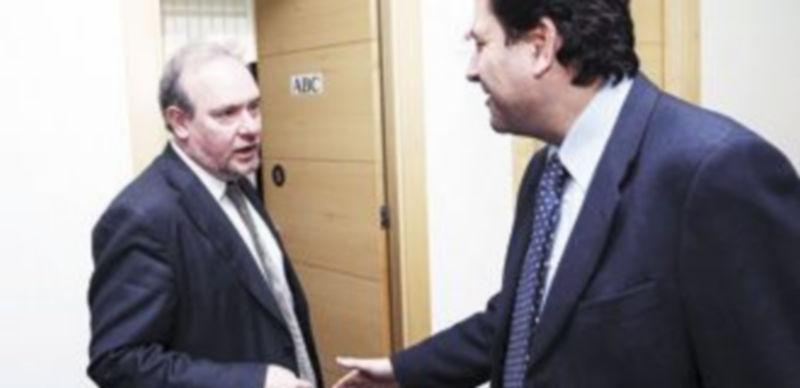 José Francisco Martín (PSOE) saluda al portavoz del Grupo Popular