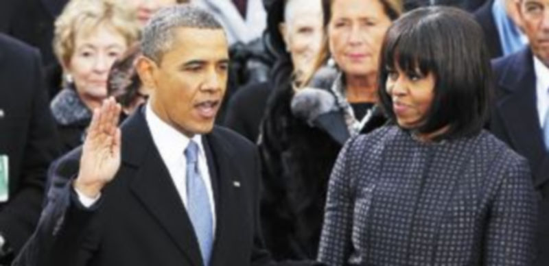 El líder demócrata juró su segundo mandato ante su mujer