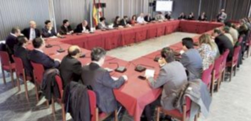 La supervivencia de los servicios públicos requiere «conciliar austeridad y crecimiento» 1 El primer foro de trabajo sobre el Futuro de los Servicios Públicos en Castilla y León se celebró la pasada semana en Valladolid. / ICAL