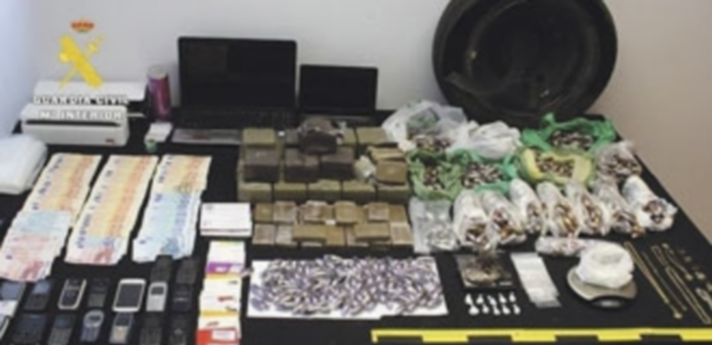 Material intervenido en esta importante operación policial antidroga. / EP.