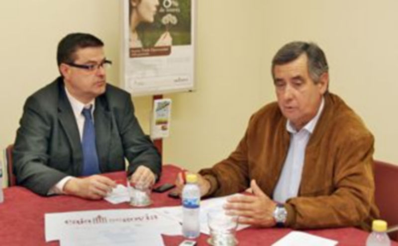 El director de Caja Segovia y el gerente del Club en la presentación. / Gabriel G.