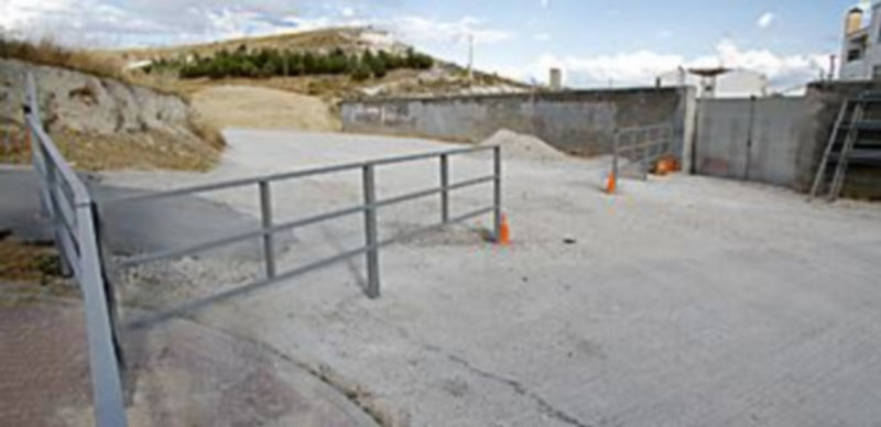 Corral que está siendo acondicionado y talanqueras provisionales para que las reses entren al municipio./Gabriel Gómez