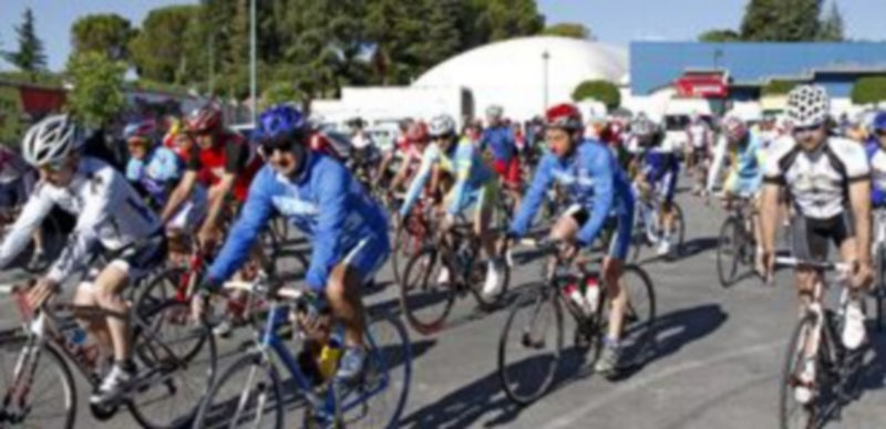 Salida de la prueba en su edición de 20012 desde la explanada del polideportivo municipal. / Gabriel Gómez