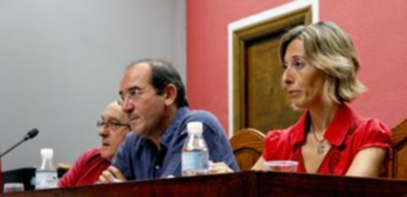 Ediles socialistas en el Ayuntamiento durante el desarrollo de un pleno. / Gabriel Gómez