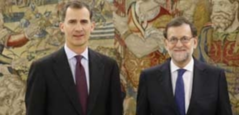 El Rey finalizará el martes con Rajoy la nueva ronda de consultas 1 El Rey Felipe VI posa junto al presidente del Gobierno en funciones Mariano Rajoy durante la primera ronda de consultas. / E.P.