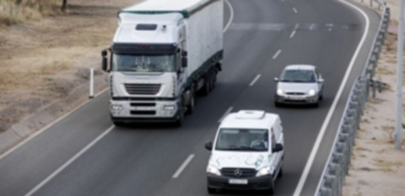 El plan de supresión de camiones de las carreteras obtiene escaso éxito 1 El Ministerio de Fomento y las patronales de transportistas realizarán mañana un primer balance del plan. / Europa Press