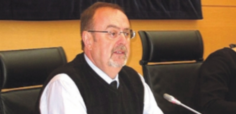 Educación buscará la eficiencia energética en centros docentes 1 El consejero de Educación