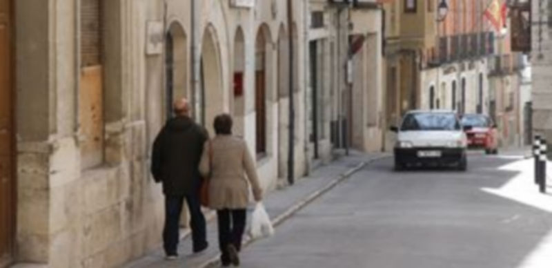 Los operarios municipales se centran ahora en los trabajos en  los espacios exteriores del edificio. / Gabriel Gómez