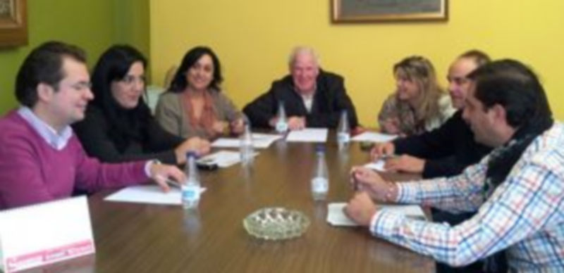 Un momento del encuentro mantenido en la sala de comisiones del Ayuntamiento. / El Adelantado