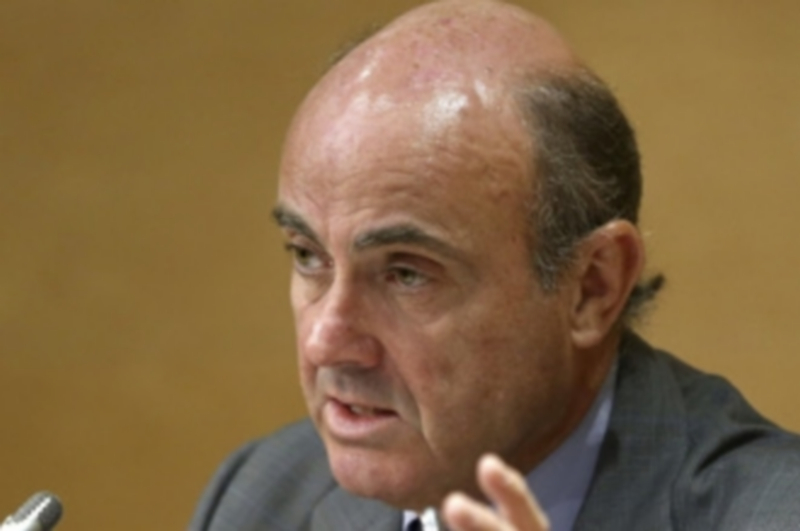 El Gobierno mejorará las previsiones económicas pese a la crisis de Grecia 1 El ministro de Economía