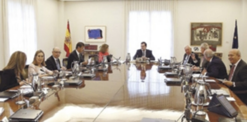 El presidente del Gobierno convocó un Consejo de Ministros extraordinario para tratar el tema de la consulta catalana. / EFE