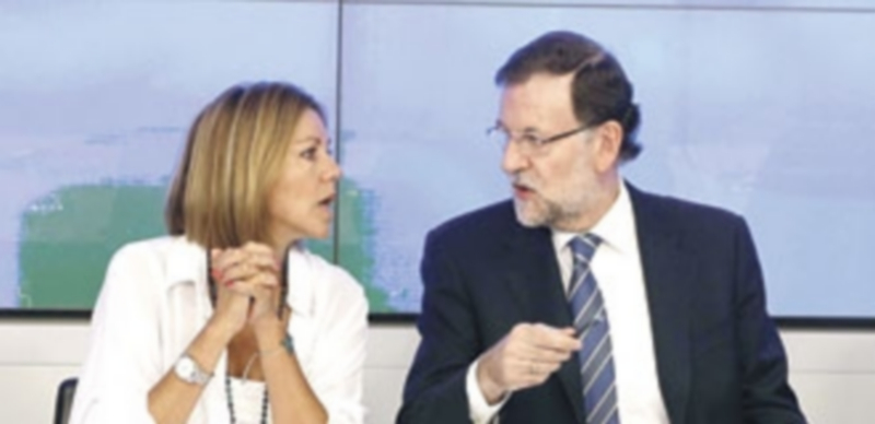 Rajoy afirma que hay que pedir a todos los catalanes que voten 1 Mariano Rajoy junto a la secretaria general del partido