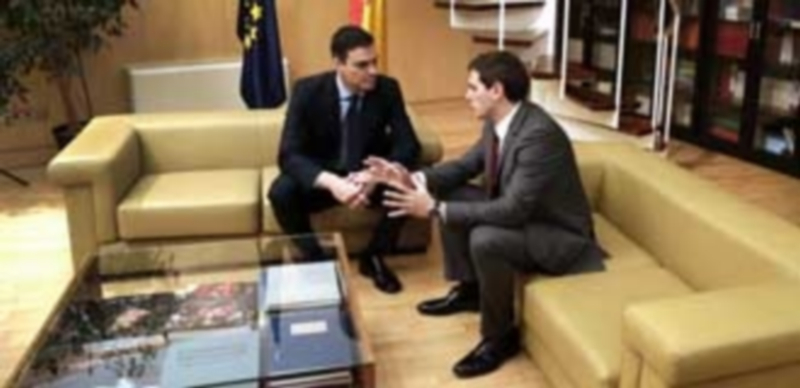 Sánchez ve “predisposición” al acuerdo por parte de Ciudadanos 1 Albert Rivera (d) protagonizó el único encuentro de ayer de Pedro Sánchez. / efe