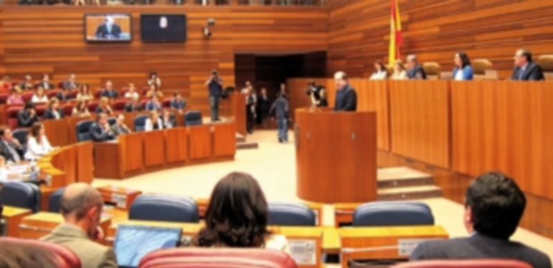 Todos los grupos autonómicos consensuaron un texto contra el cierre de las plantas industriales. / Europa Press