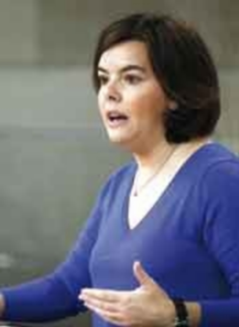 El Gobierno reivindica su postura de inquietud constante por Venezuela 1 Soraya Sáenz de Santamaría durante la rueda de prensa que ofreció tras la reunión del Consejo de Ministros. / Efe