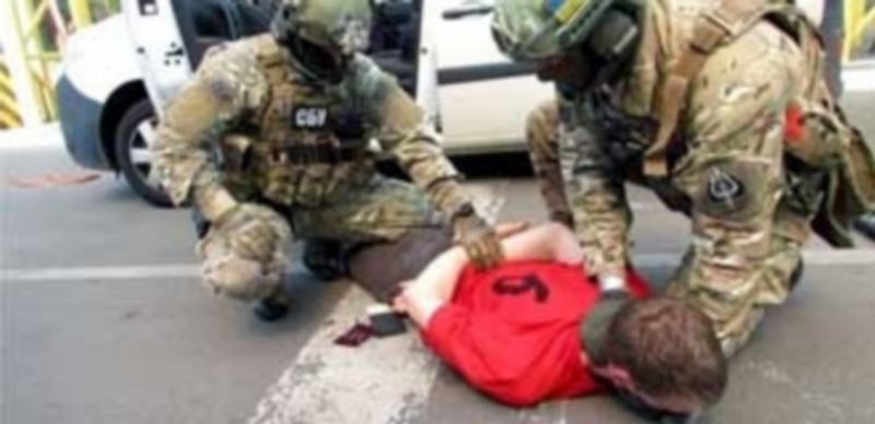 Captura de vídeo facilitada por el Servicio de Seguridad de Ucrania de la detención del ciudadano francés. / EFE