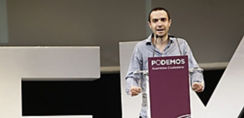 Luis Alegre en su discurso durante una de las asambleas de Podemos. / E. P.