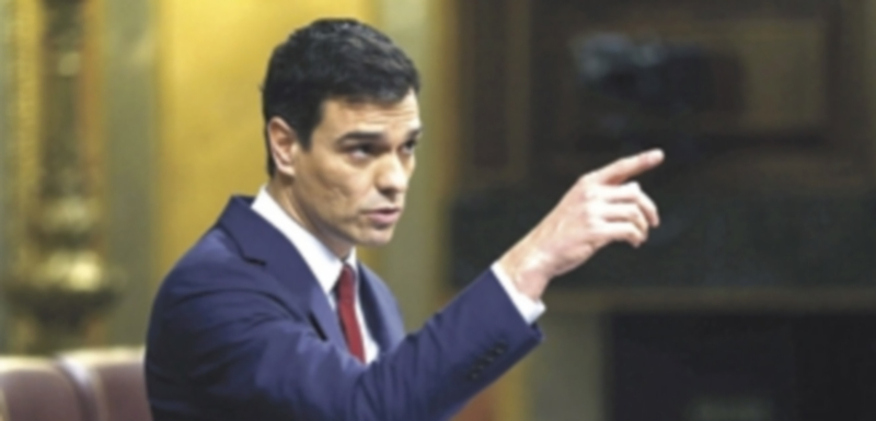 Sánchez critica los recortes sobre educación, sanidad y dependencia 1 Pedro Sánchez reprochó al Gobierno que deje el anuncio de reformas sociales para el año de las elecciones./ Efe