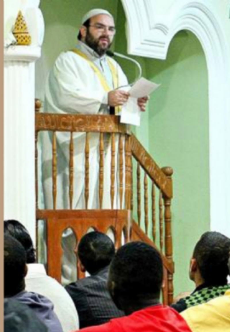 Un imán en una mezquita. / EFE