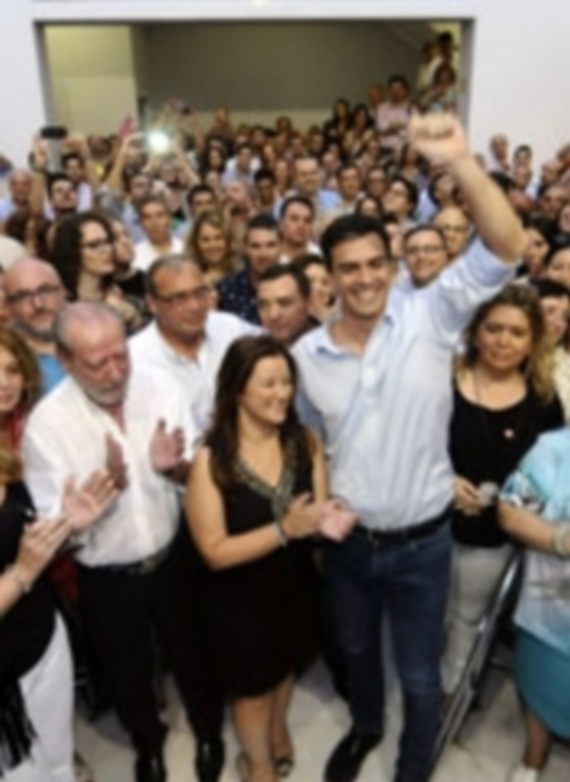 Pedro Sánchez presentando