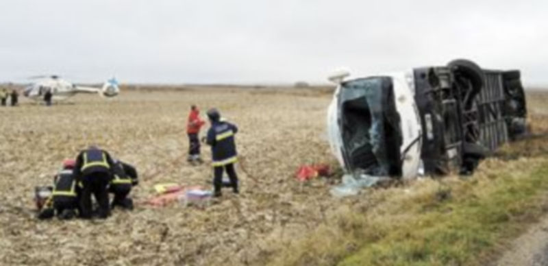 Miembros de los bomberos y del servicio de emergencias del 112