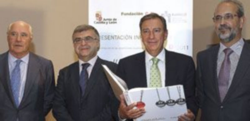 Juan José Mateos (2d) en la presentación del ‘Informe Conocimiento y Desarrollo 2011 en Castilla y León’. /Ical