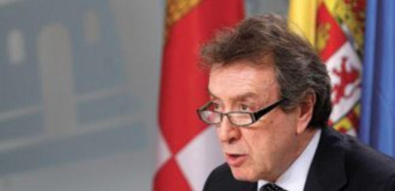 De Santiago-Juárez: «En el PP regional nadie recibe sobres con dinero A o B» 1 El consejero de la Presidencia