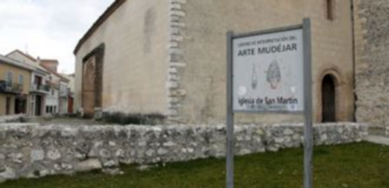 Acceso al Centro de Interpretación del Arte Mudéjar situado junto al Castillo de la villa. / Gabriel Gómez