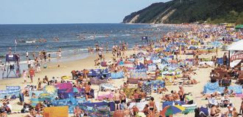 La playa es el destino favorito de los españoles durante sus días de asueto lejos de sus puestos de trabajo.