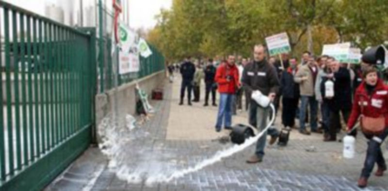Una de las últimas manifestaciones protagonizadas por el sector ganadero en Valladolid por el bajo precio de la leche. / Ical