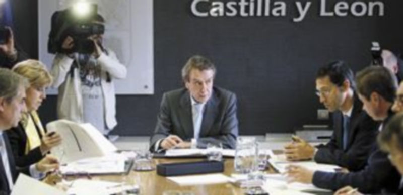 José Antonio de Santiago-Juárez preside la reunión con representantes del sector para el Pacto de la Justicia. / Ical