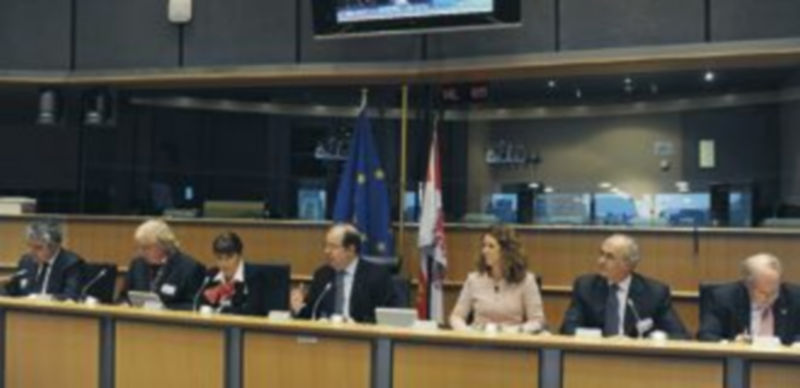 Herrera firma el protocolo de constitución de la Plataforma Europea ‘European Value of Cultural Heritage’. / Ical.