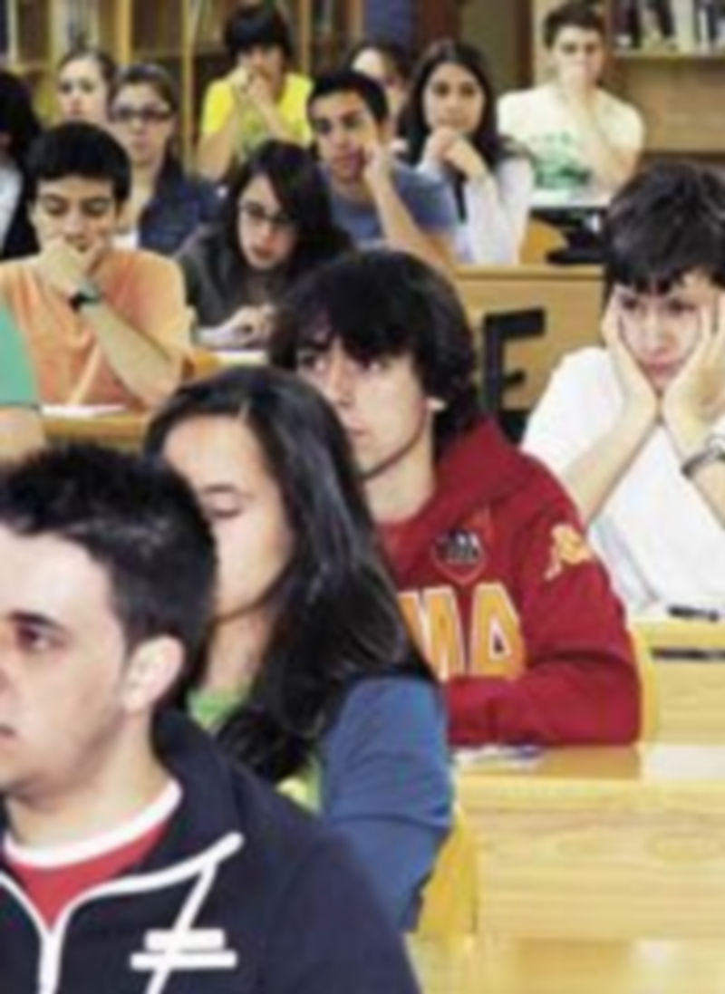 Alumnos durante una clase en un centro de la Comunidad. / Ical