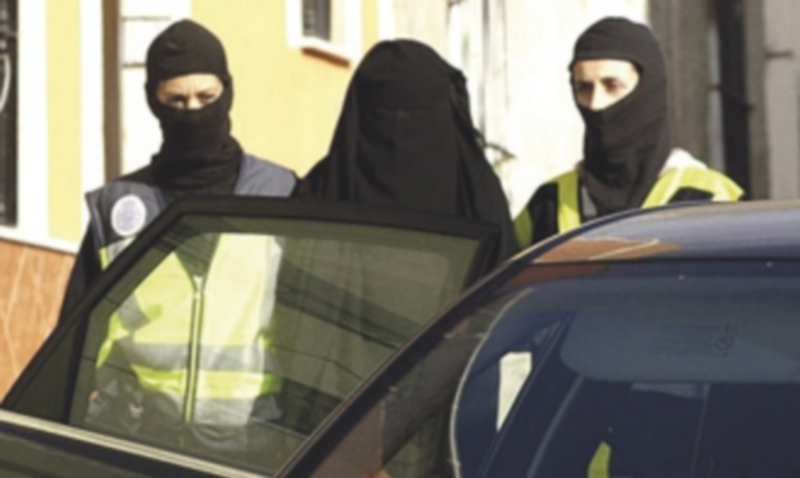 Una de las mujeres detenidas este martes en Melilla