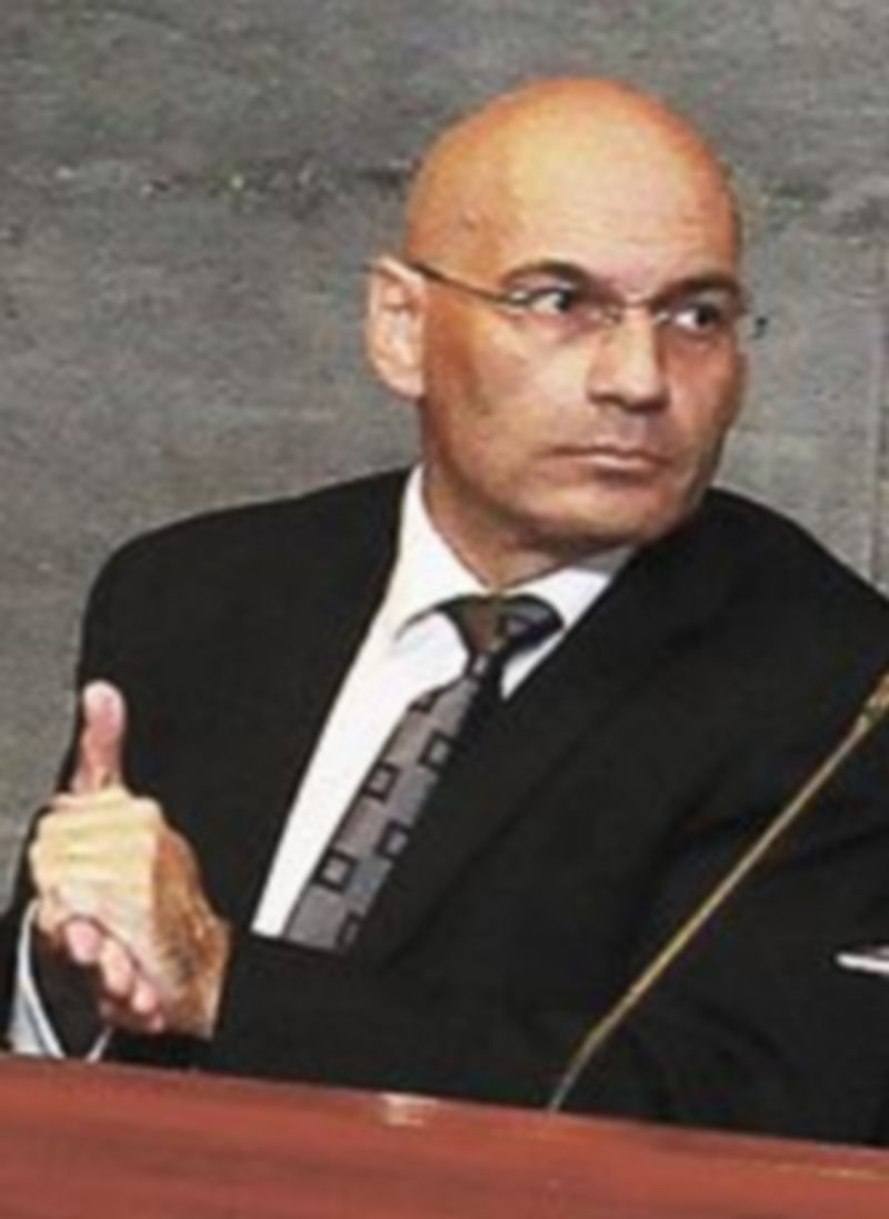 El que fuera senador entre 2004 y 2010 reclama un millón de euros de indemnización por despido improcedente al que fue su grupo. / Reuters