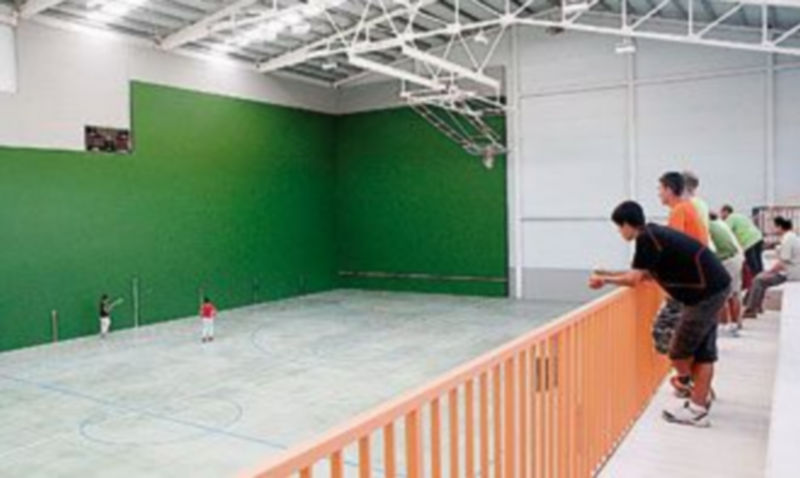 Un momento de uno de los partidos disputados en la inauguración del recinto deportivo. /GABRIEL GÓMEZ