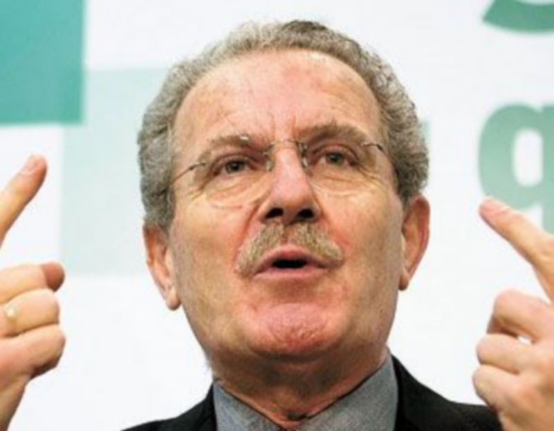 El eurodiputado del PSOE Luis Yáñez ayer en Sevilla. / EFE