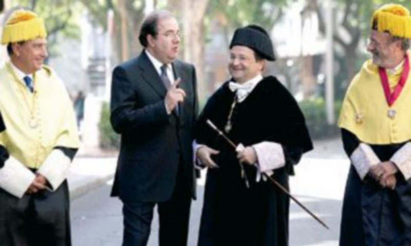 El consejero de Educación