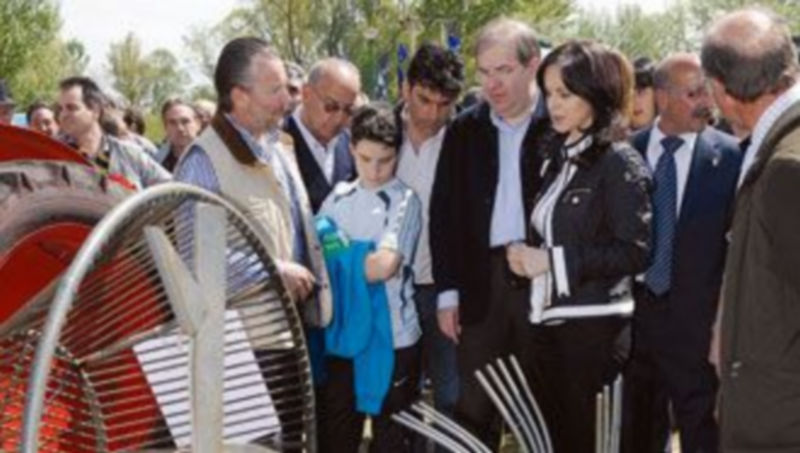 Herrera y Clemente visitan la Feria de Maquinaria Agrícola de Lerma. / ICAL