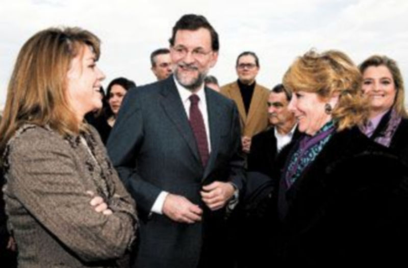 Dolores Cospedal y Esperanza Aguirre charlan con Mariano Rajoy