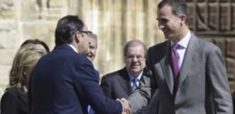 El Rey Felipe VI es recibido por el alcalde de Palencia