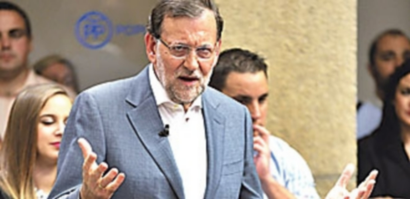 Rajoy afirma que la inestabilidad política reduce la confianza financiera 1 Mariano Rajoy durante su charla con los jóvenes en Mora (Toledo). / Efe