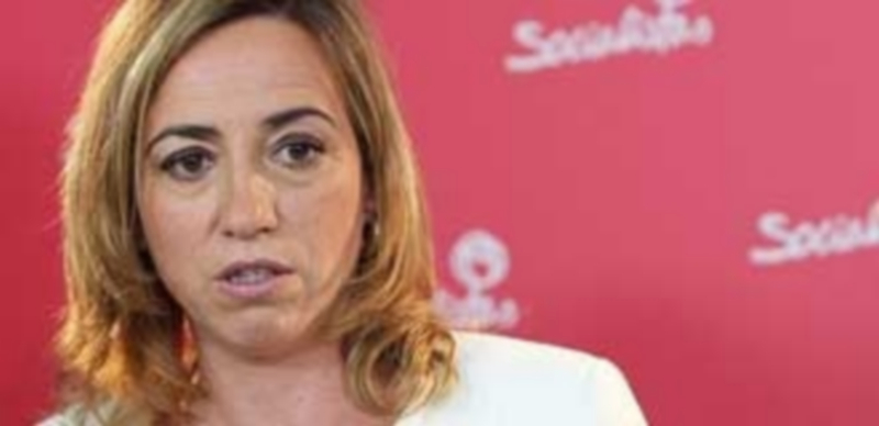 Las diputadas socialistas Carme Chacón (arr.) e Irene Lozano. / Efe