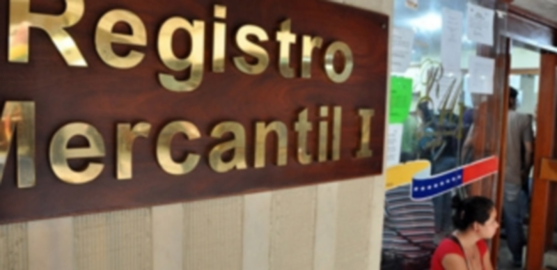 Entrada de uno de los registros mercantiles de la Comunidad Autónoma de Castilla y León. / agencias