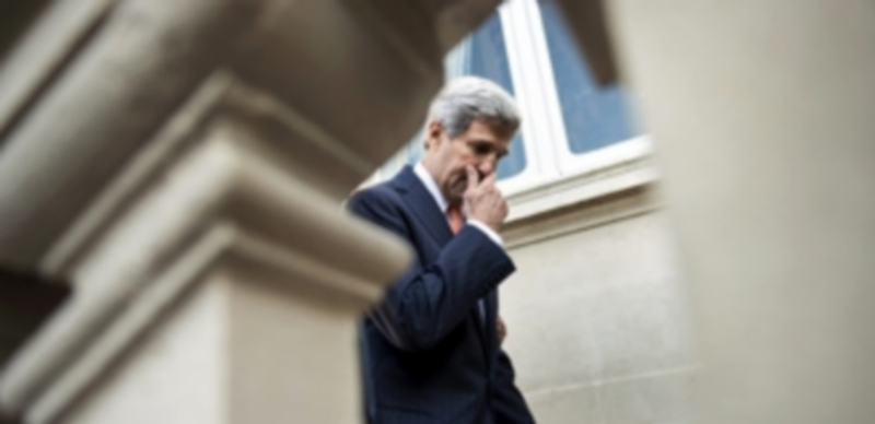 Kerry baja por las escaleras del Quai d'Orsay de París